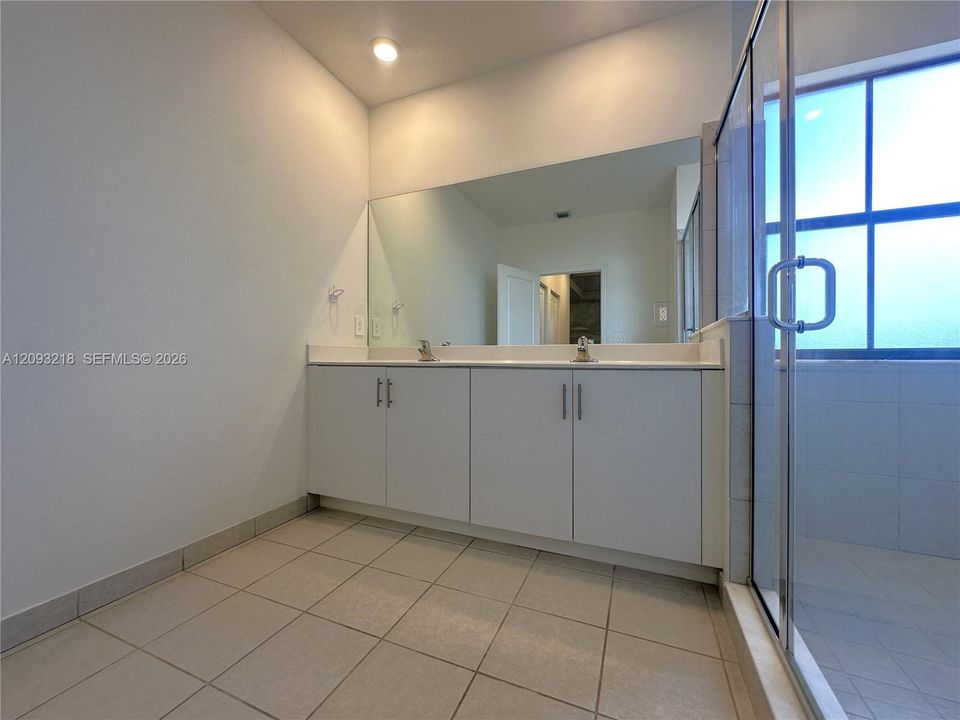 For Rent: $4,000 (5 beds, 3 baths, 2640 Square Feet)