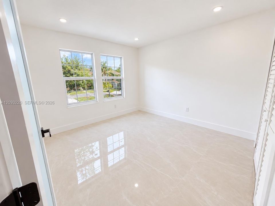 For Sale: $599,900 (3 beds, 2 baths, 1551 Square Feet)