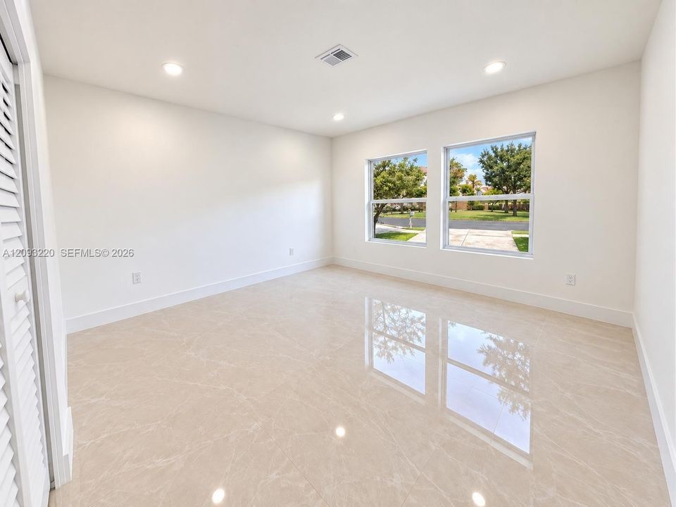 For Sale: $599,900 (3 beds, 2 baths, 1551 Square Feet)
