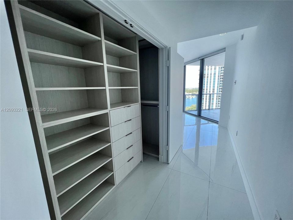 В аренду: $6,750 (2 спален, 2 ванн, 1736 Квадратных фут)