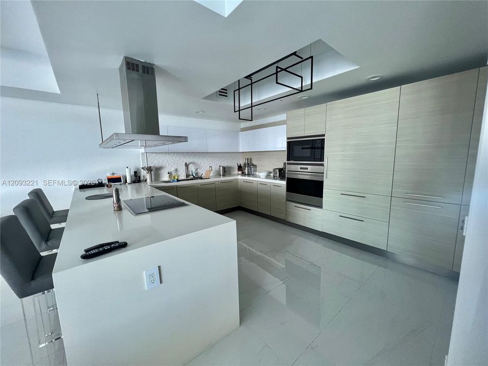 В аренду: $6,750 (2 спален, 2 ванн, 1736 Квадратных фут)