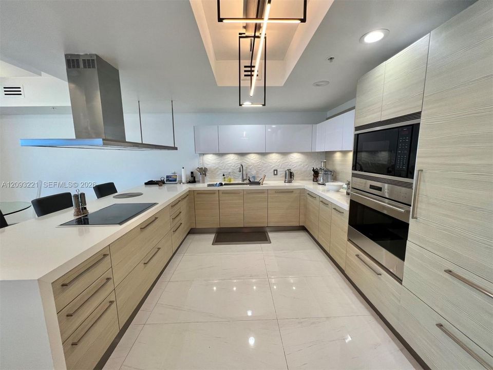 В аренду: $6,750 (2 спален, 2 ванн, 1736 Квадратных фут)