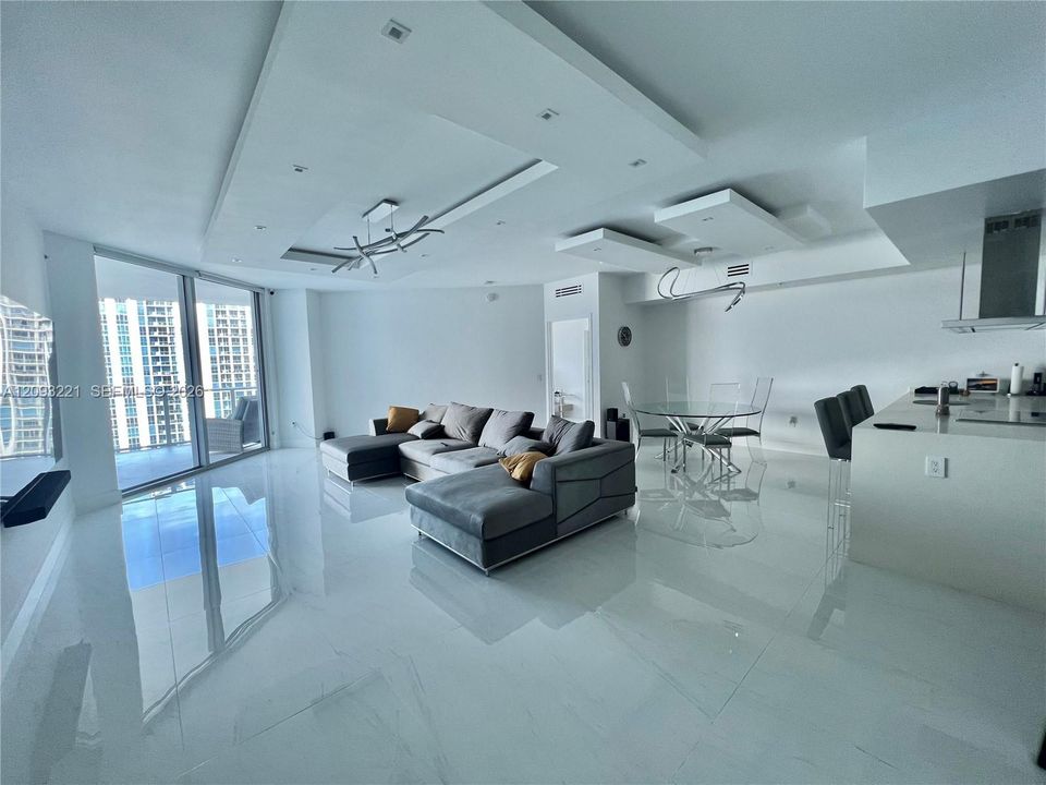 В аренду: $6,750 (2 спален, 2 ванн, 1736 Квадратных фут)
