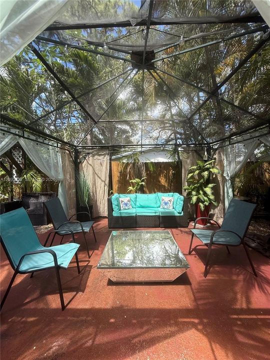 For Rent: $1,600 (1 beds, 1 baths, 600 Square Feet)