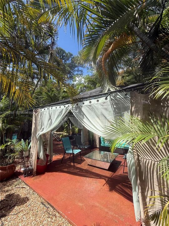 For Rent: $1,600 (1 beds, 1 baths, 600 Square Feet)