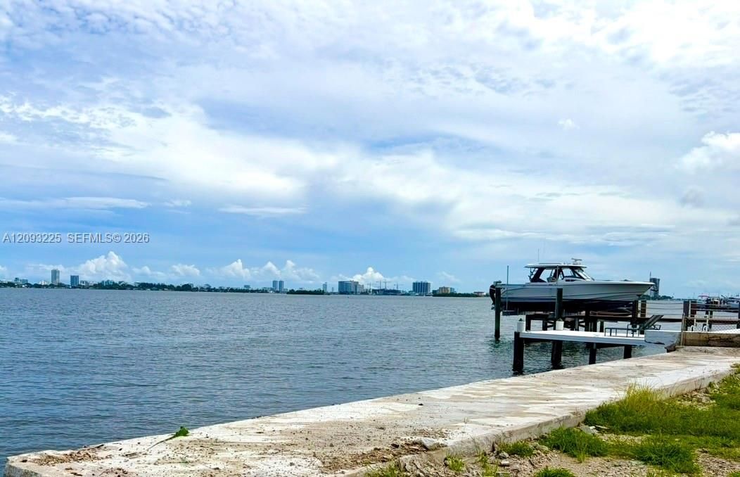 На продажу: $6,400,000 (0.29 acres)