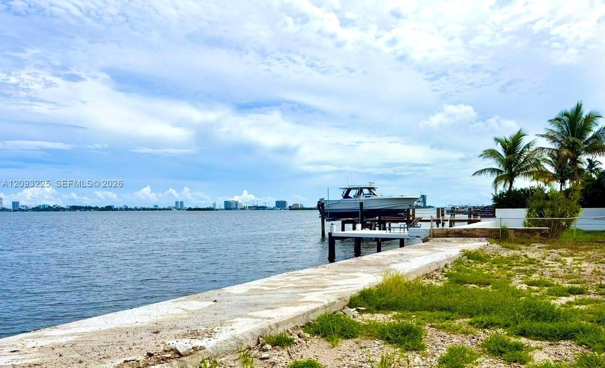 На продажу: $6,400,000 (0.29 acres)