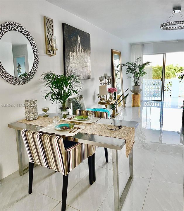 For Sale: $195,000 (1 beds, 1 baths, 709 Square Feet)