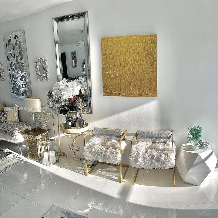 For Sale: $195,000 (1 beds, 1 baths, 709 Square Feet)