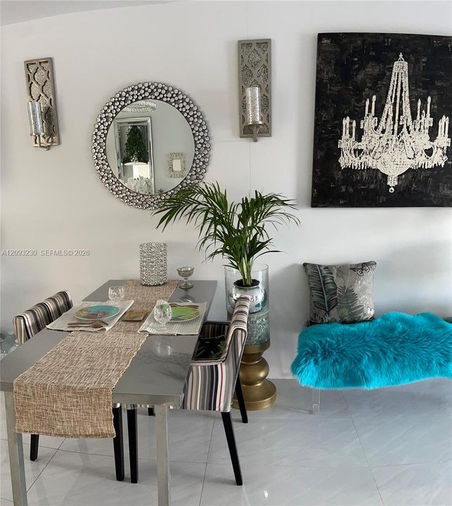 For Sale: $195,000 (1 beds, 1 baths, 709 Square Feet)
