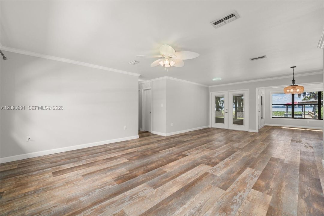 For Sale: $485,000 (3 beds, 2 baths, 1648 Square Feet)