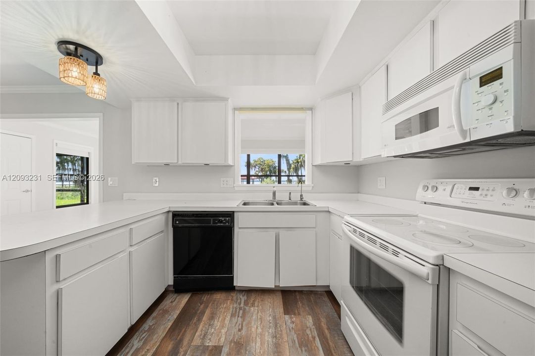 For Sale: $485,000 (3 beds, 2 baths, 1648 Square Feet)
