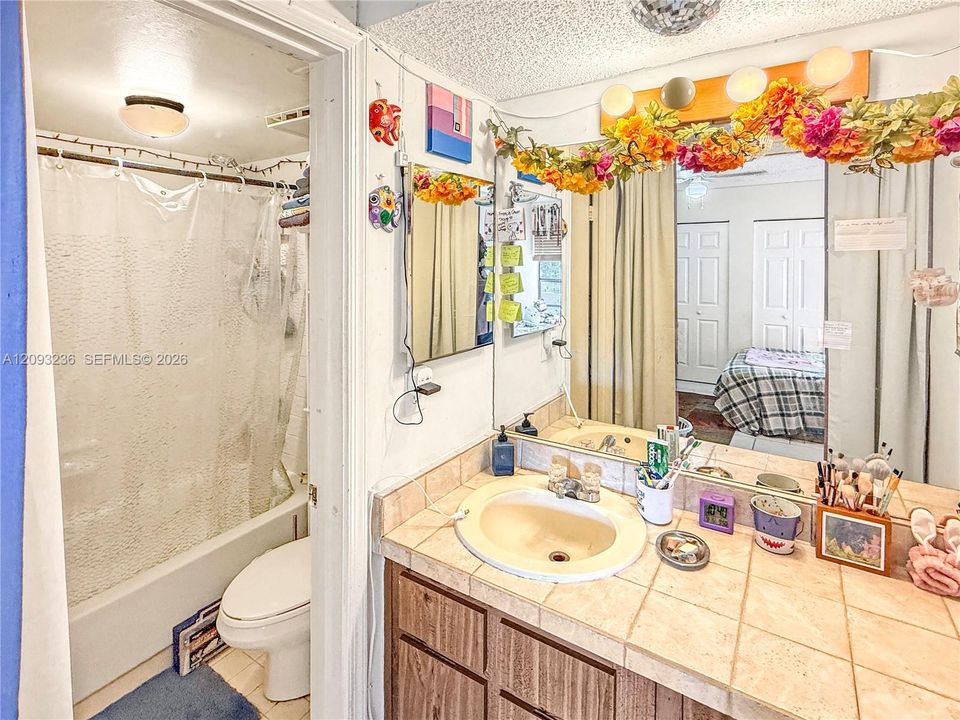 For Sale: $175,000 (2 beds, 2 baths, 768 Square Feet)