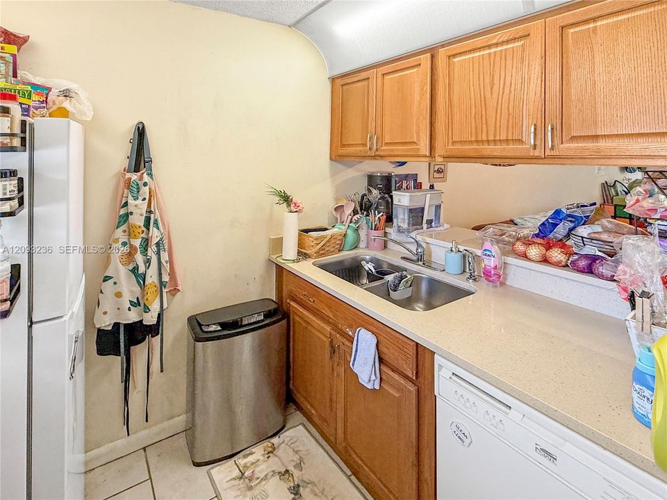 For Sale: $175,000 (2 beds, 2 baths, 768 Square Feet)