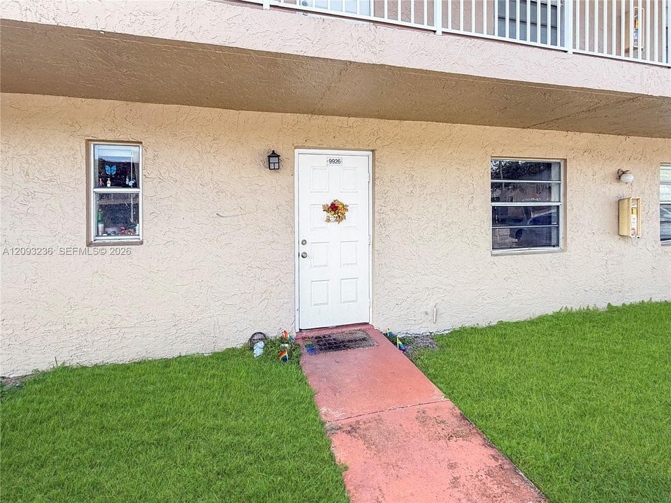 For Sale: $175,000 (2 beds, 2 baths, 768 Square Feet)