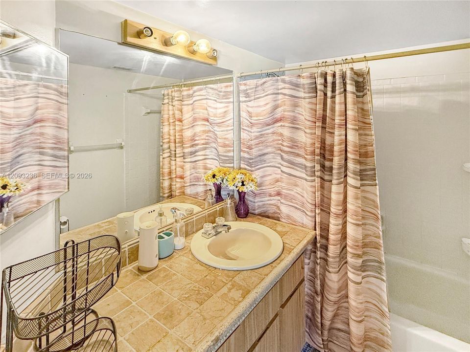 For Sale: $175,000 (2 beds, 2 baths, 768 Square Feet)