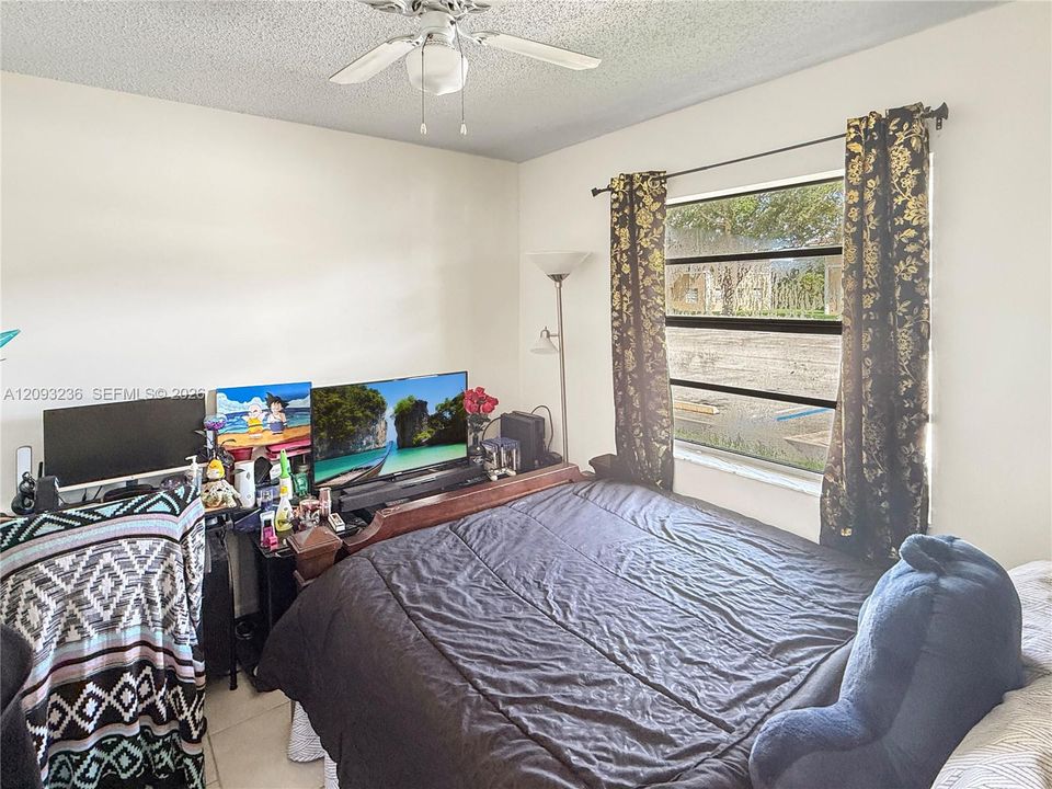 For Sale: $175,000 (2 beds, 2 baths, 768 Square Feet)