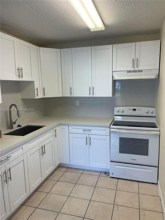 En Venta: $230,000 (2 camas, 2 baños, 852 Pies cuadrados)