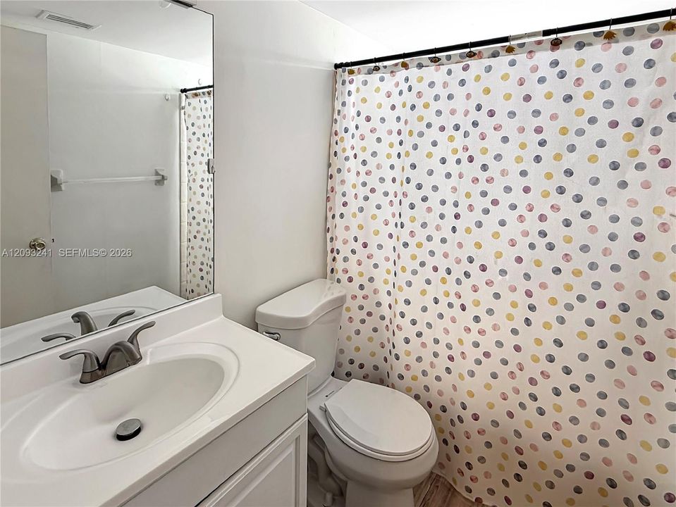 待售: $175,000 (2 贝兹, 2 浴室, 768 平方英尺)