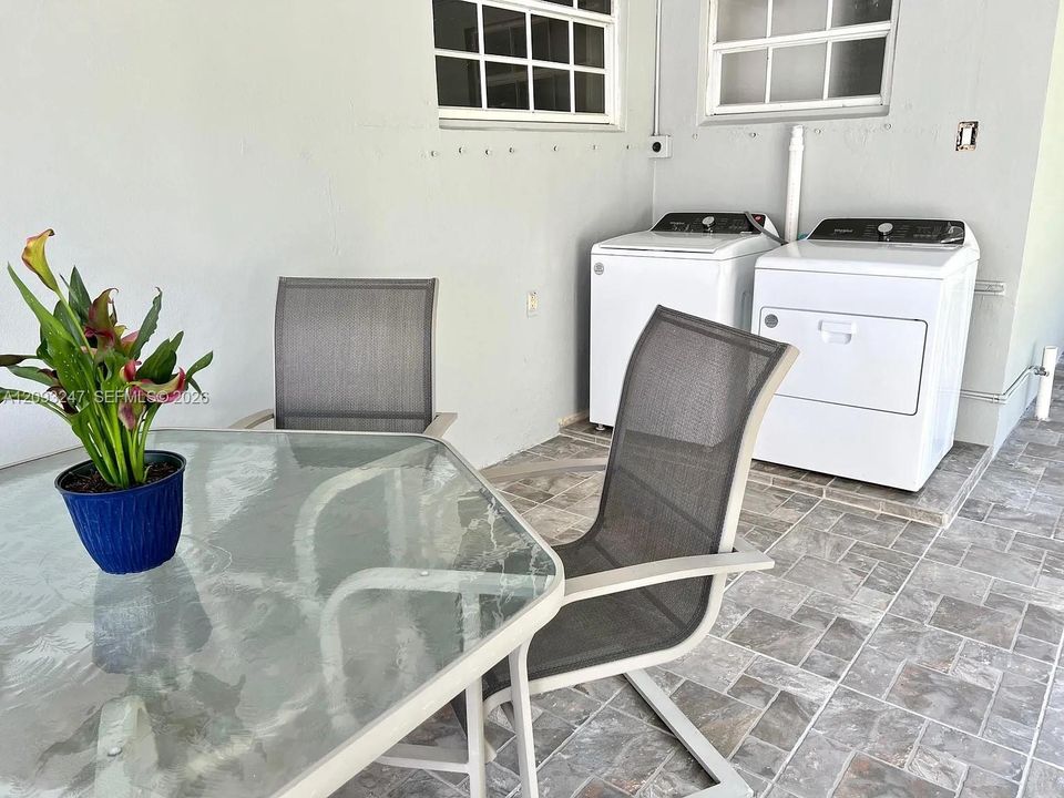 For Rent: $3,600 (3 beds, 2 baths, 1308 Square Feet)