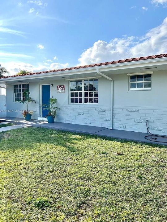 For Rent: $3,600 (3 beds, 2 baths, 1308 Square Feet)