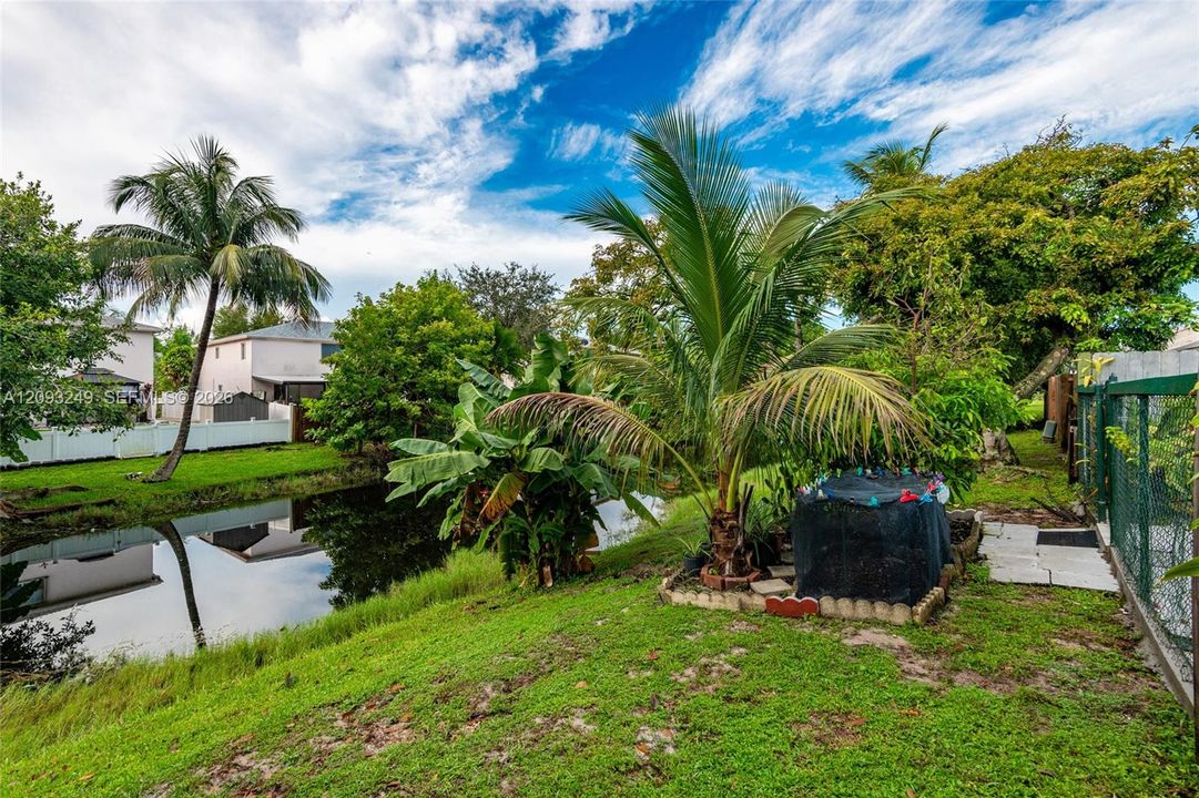 For Sale: $390,000 (3 beds, 2 baths, 1387 Square Feet)