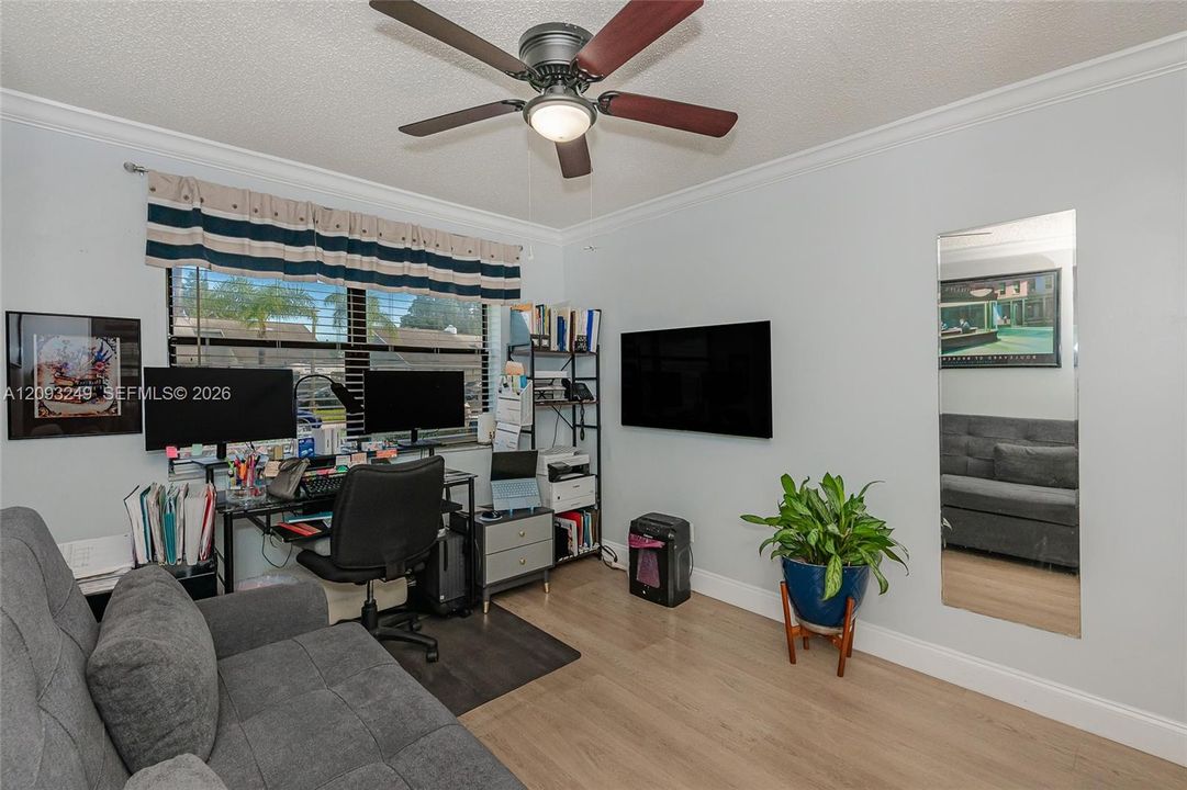 For Sale: $390,000 (3 beds, 2 baths, 1387 Square Feet)
