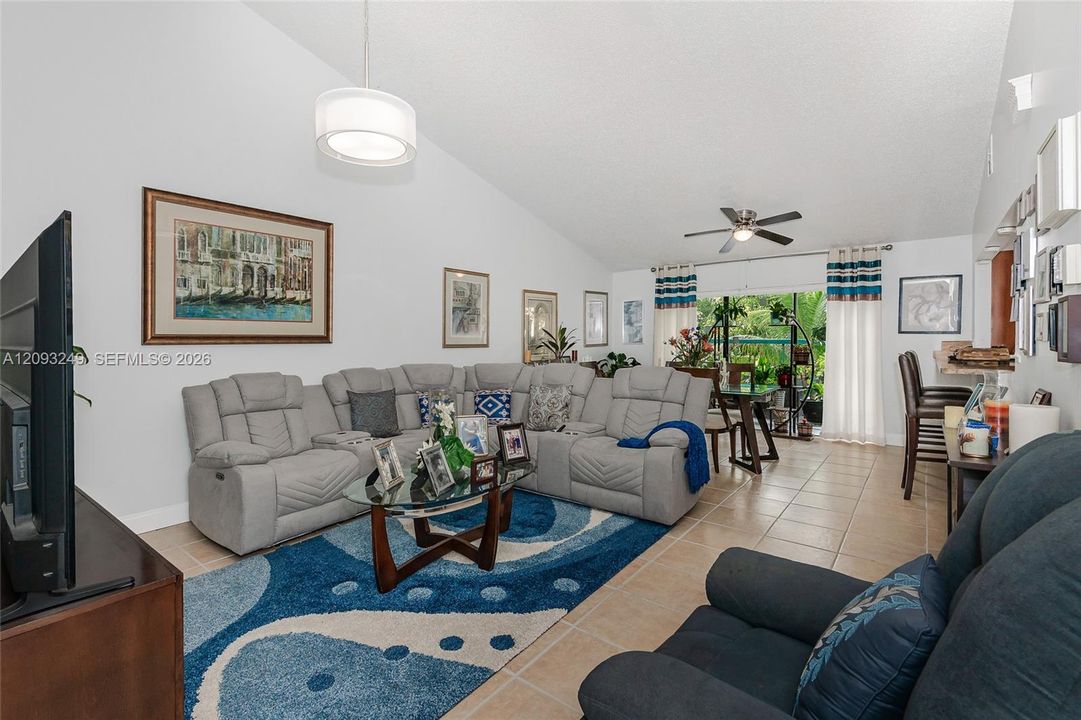 For Sale: $390,000 (3 beds, 2 baths, 1387 Square Feet)