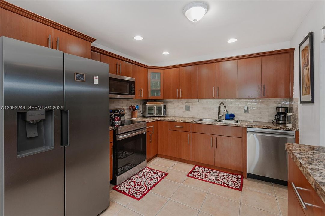 For Sale: $390,000 (3 beds, 2 baths, 1387 Square Feet)