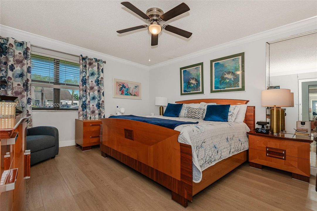 For Sale: $390,000 (3 beds, 2 baths, 1387 Square Feet)