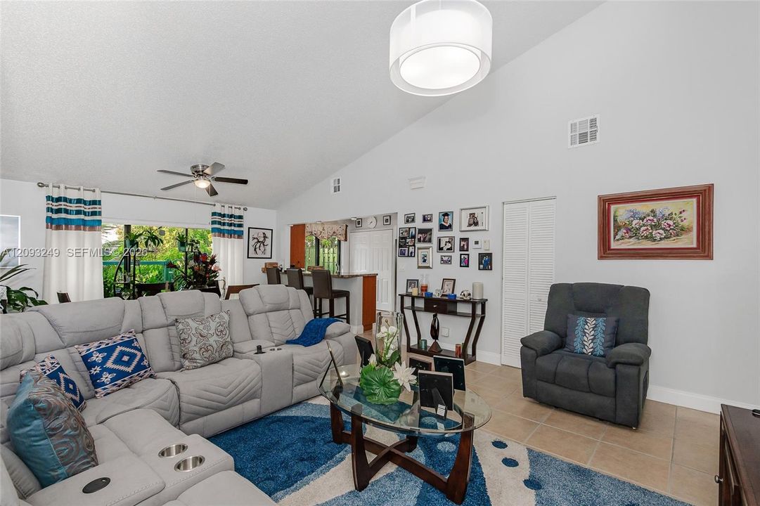 For Sale: $390,000 (3 beds, 2 baths, 1387 Square Feet)