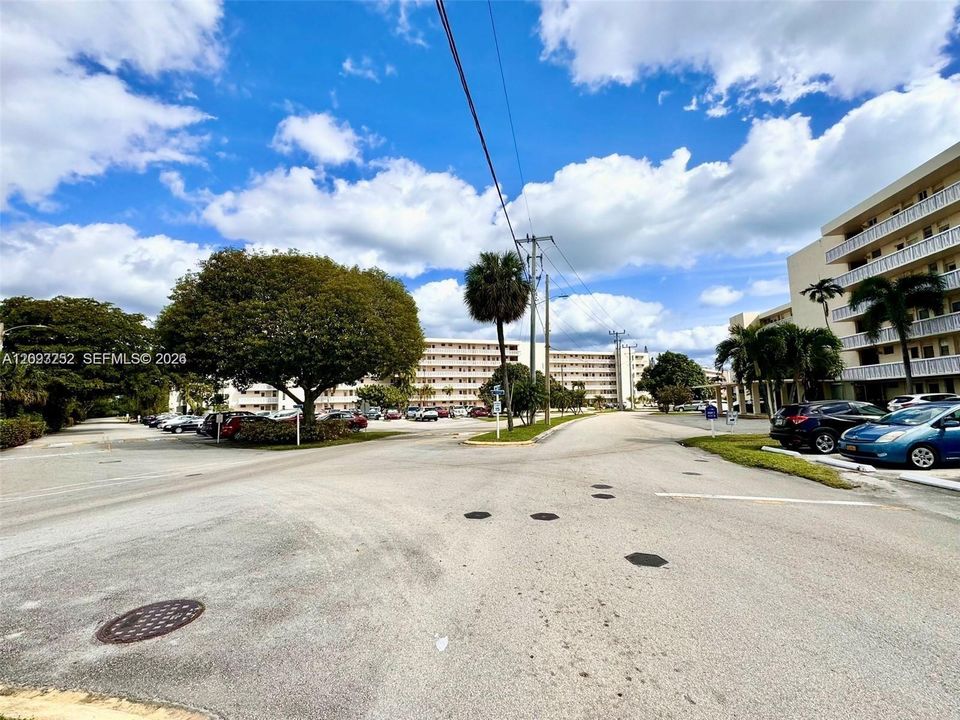 For Sale: $190,000 (1 beds, 1 baths, 768 Square Feet)