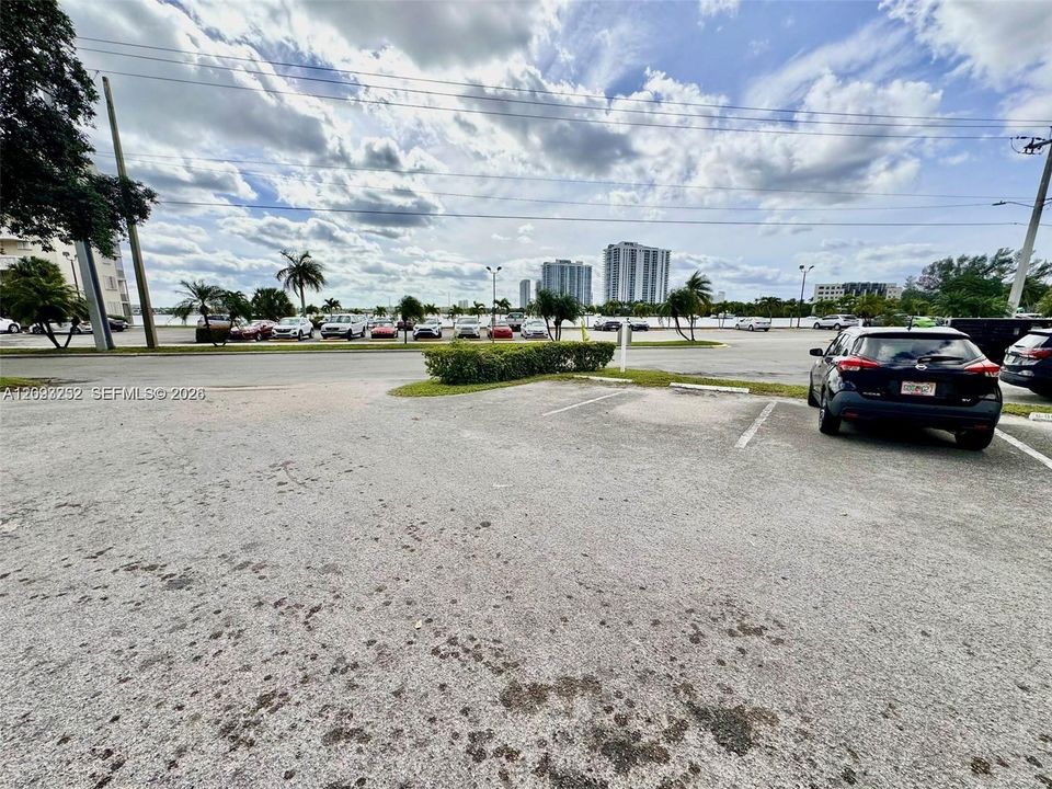 For Sale: $190,000 (1 beds, 1 baths, 768 Square Feet)