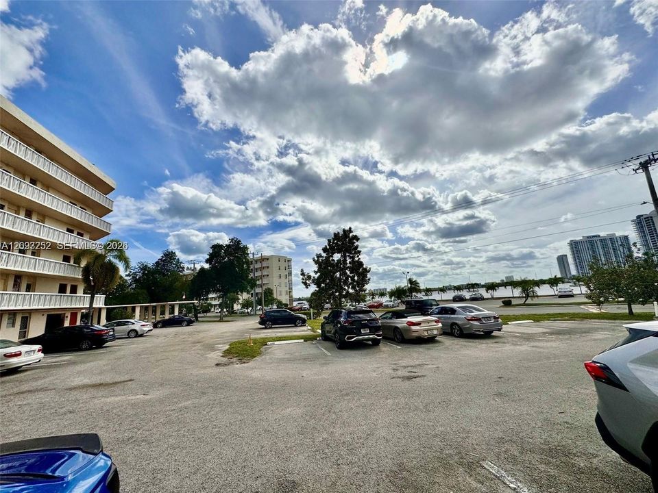 For Sale: $190,000 (1 beds, 1 baths, 768 Square Feet)