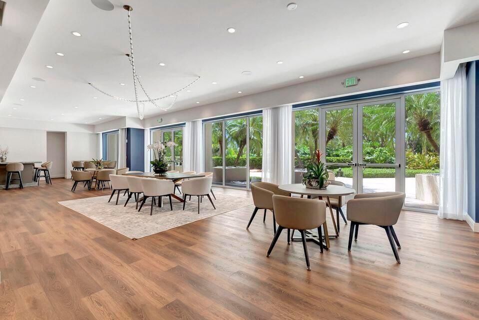 PARTY ROOM
