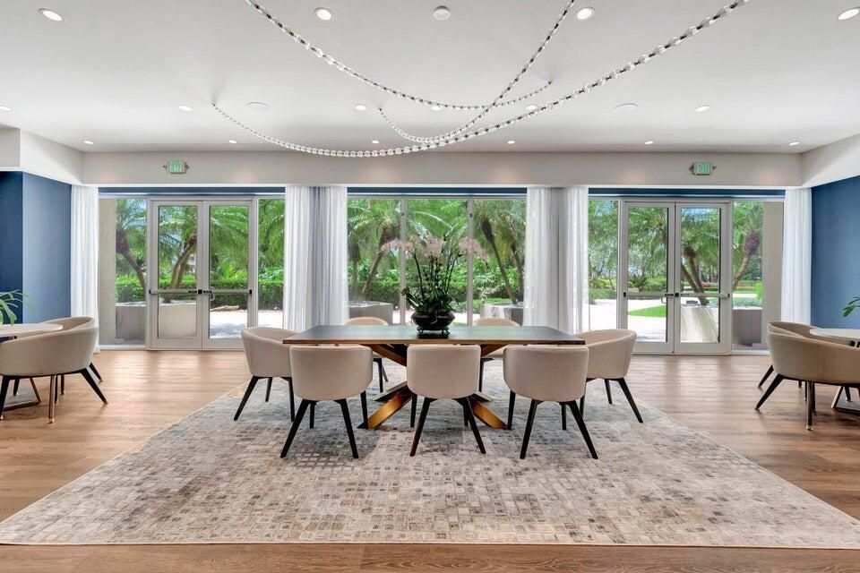 PARTY ROOM