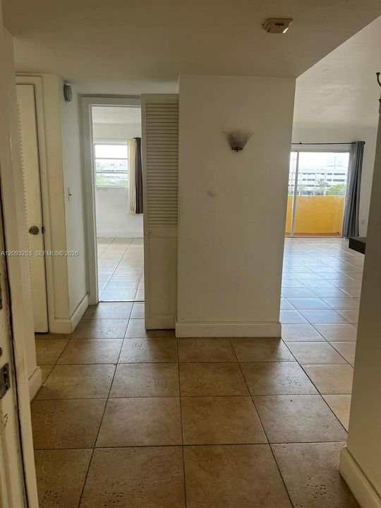 For Rent: $1,900 (1 beds, 1 baths, 700 Square Feet)