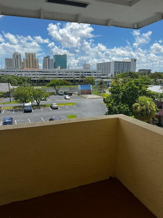 For Rent: $1,900 (1 beds, 1 baths, 700 Square Feet)