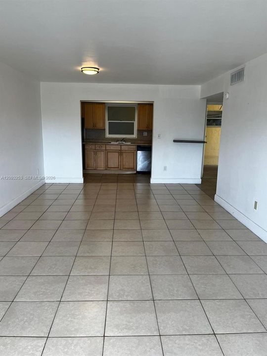 For Rent: $1,900 (1 beds, 1 baths, 700 Square Feet)