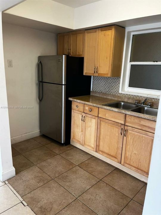 For Rent: $1,900 (1 beds, 1 baths, 700 Square Feet)