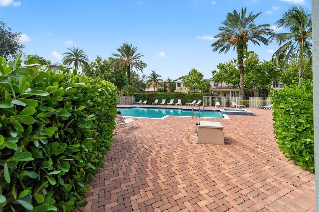 297 e bay cedar cir075
