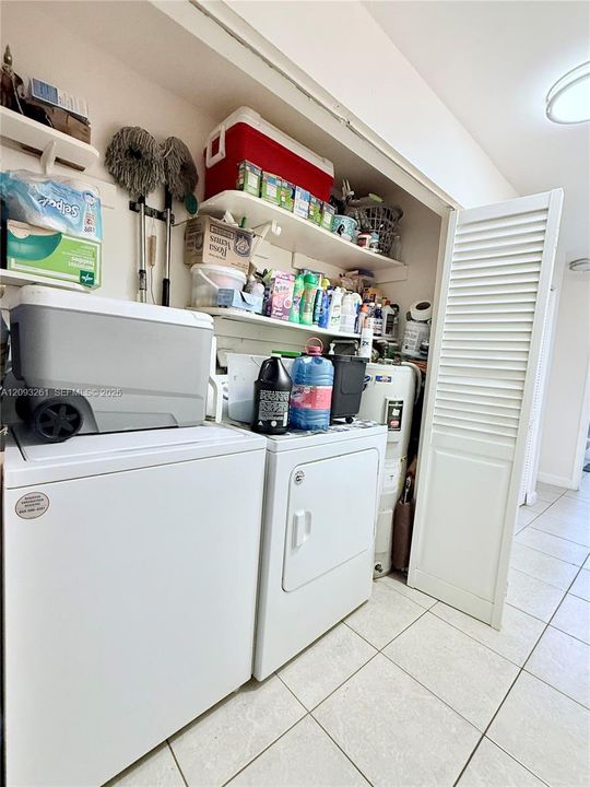 Active With Contract: $334,900 (3 beds, 2 baths, 1163 Square Feet)