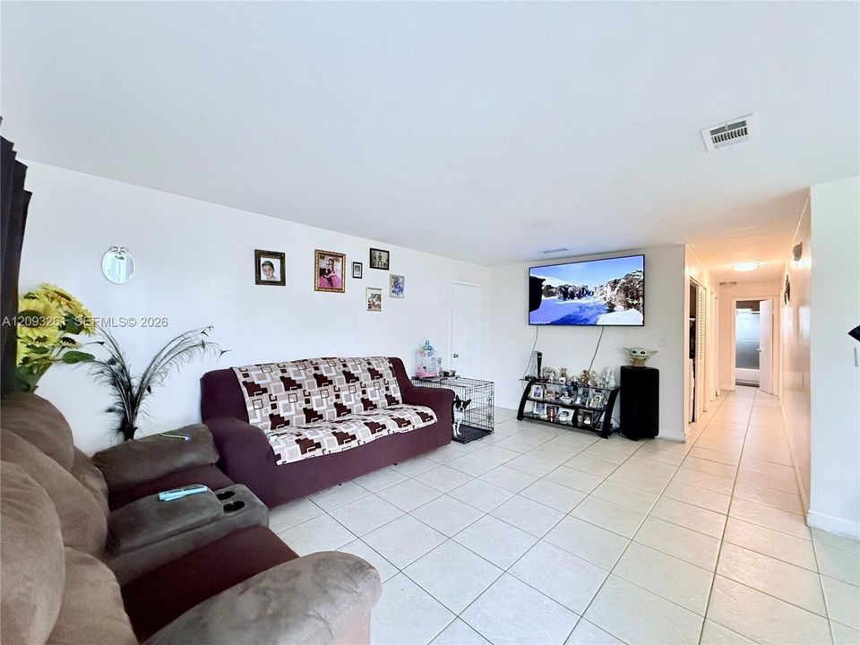 Active With Contract: $334,900 (3 beds, 2 baths, 1163 Square Feet)