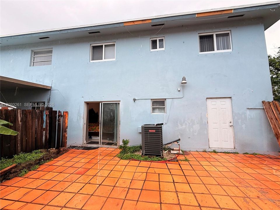 Active With Contract: $334,900 (3 beds, 2 baths, 1163 Square Feet)
