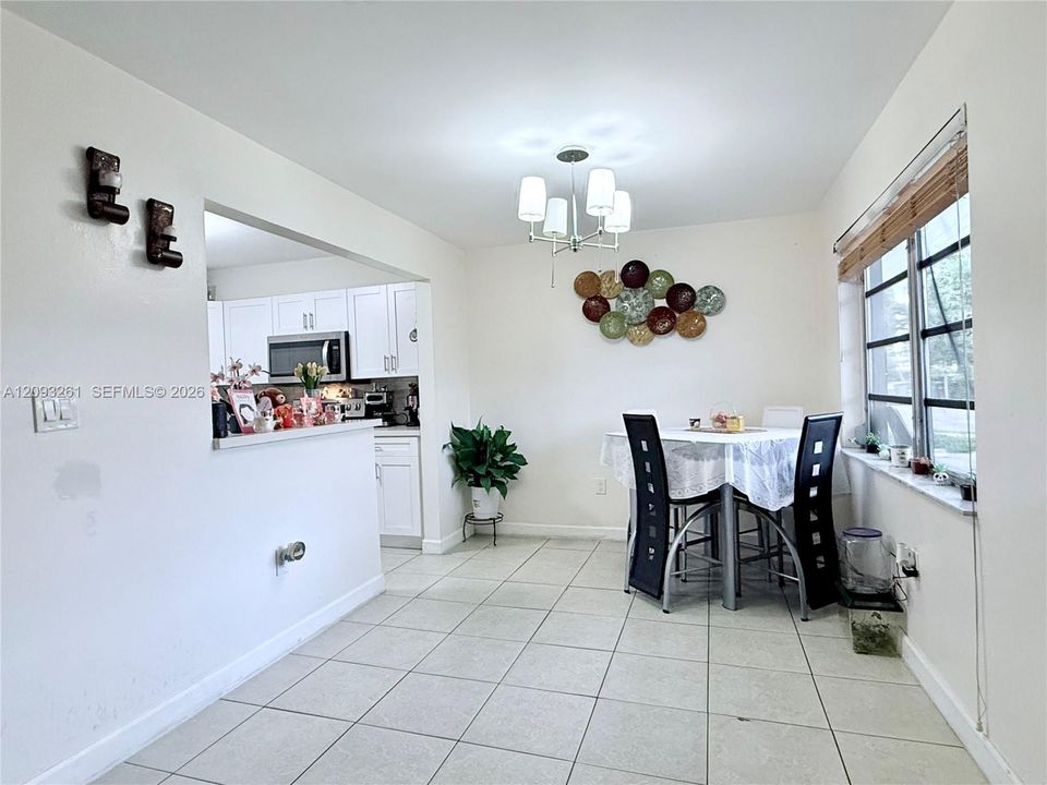 Active With Contract: $334,900 (3 beds, 2 baths, 1163 Square Feet)