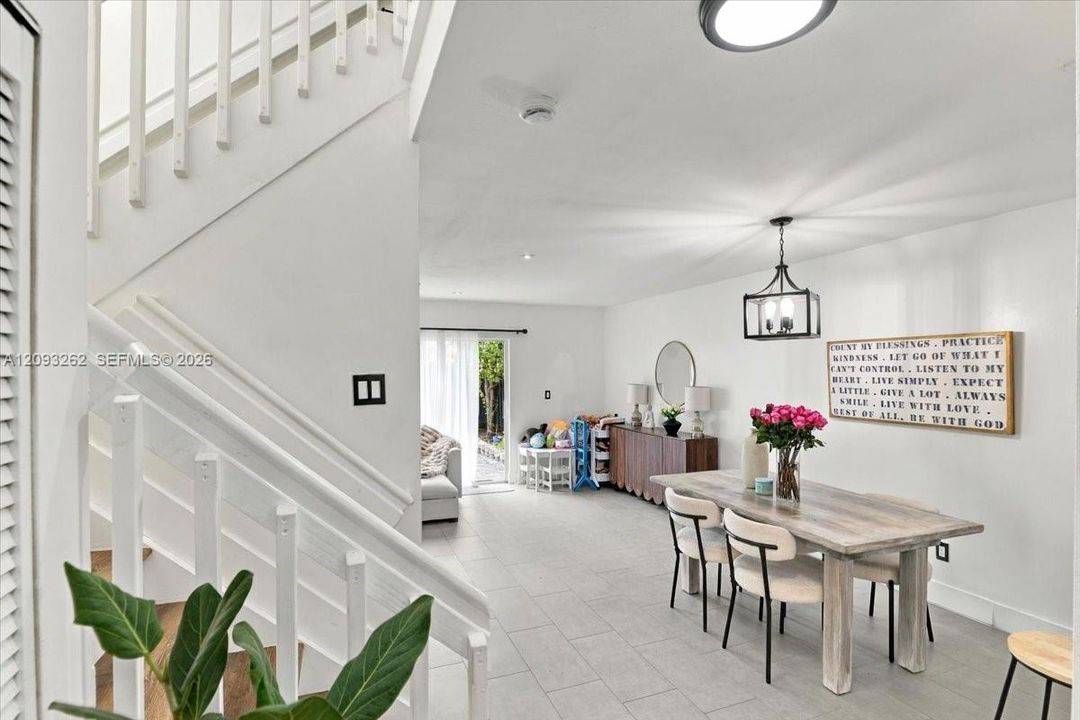 For Sale: $454,900 (3 beds, 2 baths, 1270 Square Feet)