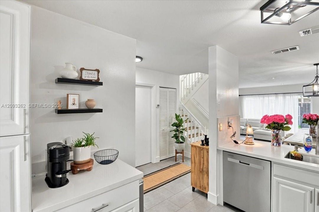 For Sale: $454,900 (3 beds, 2 baths, 1270 Square Feet)