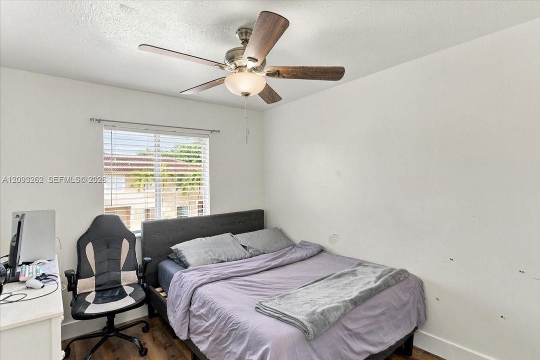 For Sale: $454,900 (3 beds, 2 baths, 1270 Square Feet)