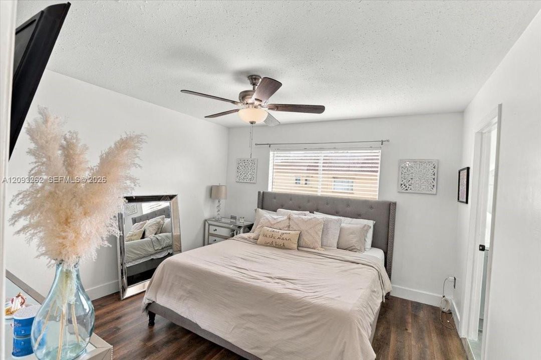 For Sale: $454,900 (3 beds, 2 baths, 1270 Square Feet)