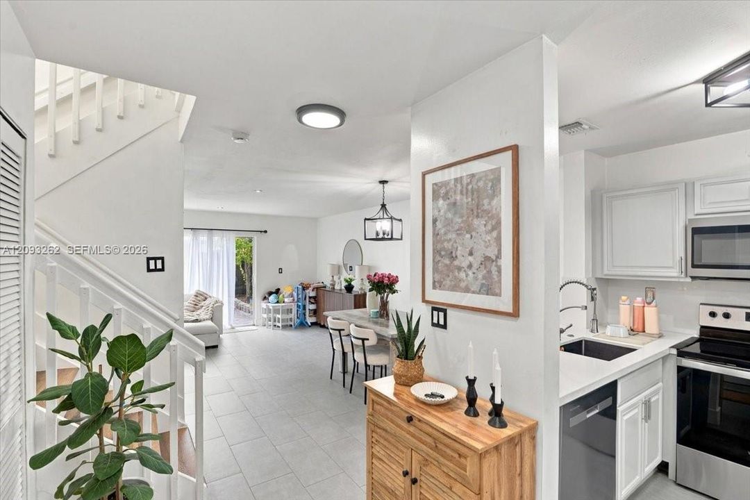For Sale: $454,900 (3 beds, 2 baths, 1270 Square Feet)
